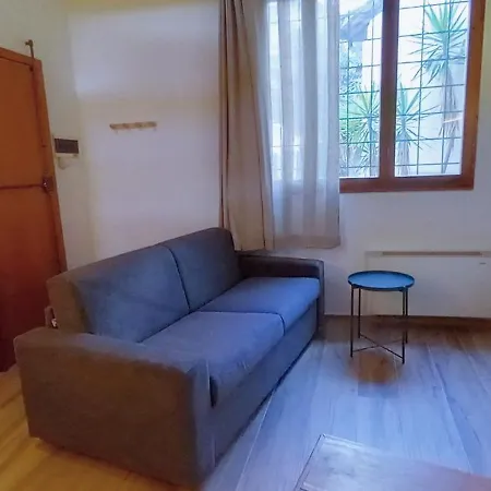 Tuscan Loft - 7 Guests With Patio